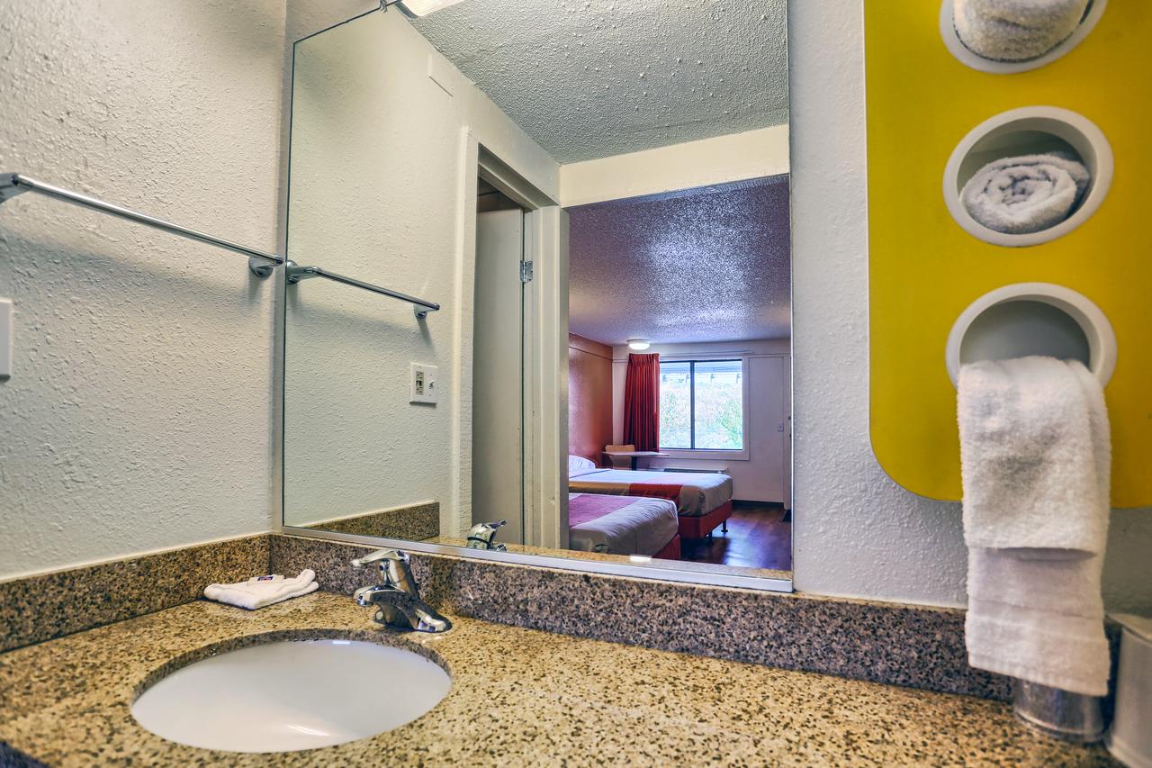 Motel 6 Hagerstown - thumb 32