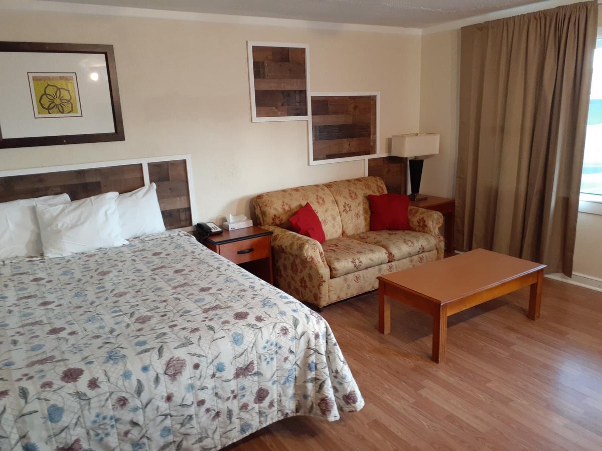 Town Line Inn - thumb 5