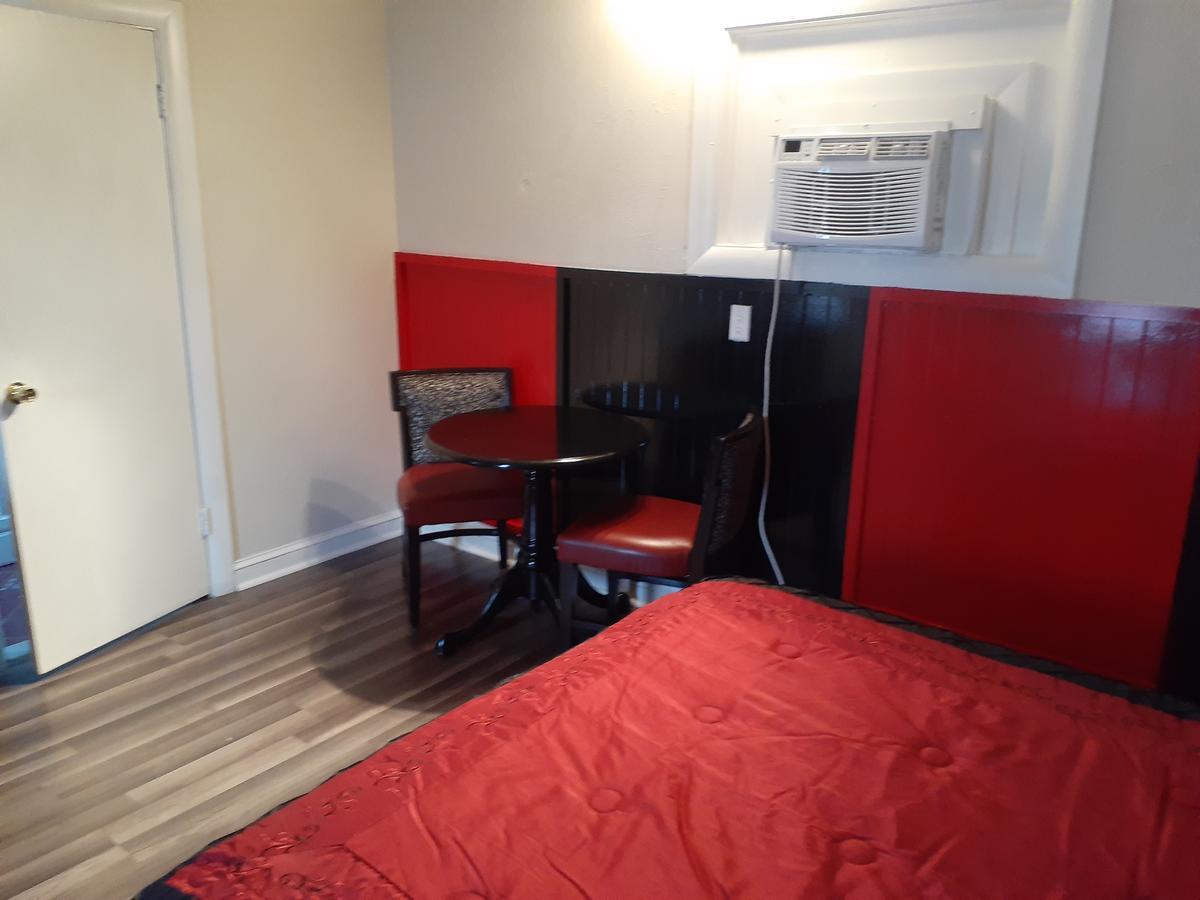 Town Line Inn - thumb 31