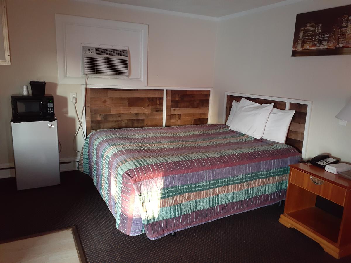 Town Line Inn - thumb 22