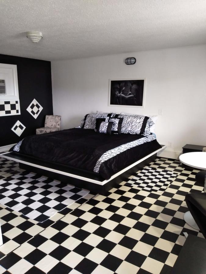 Town Line Inn - thumb 42