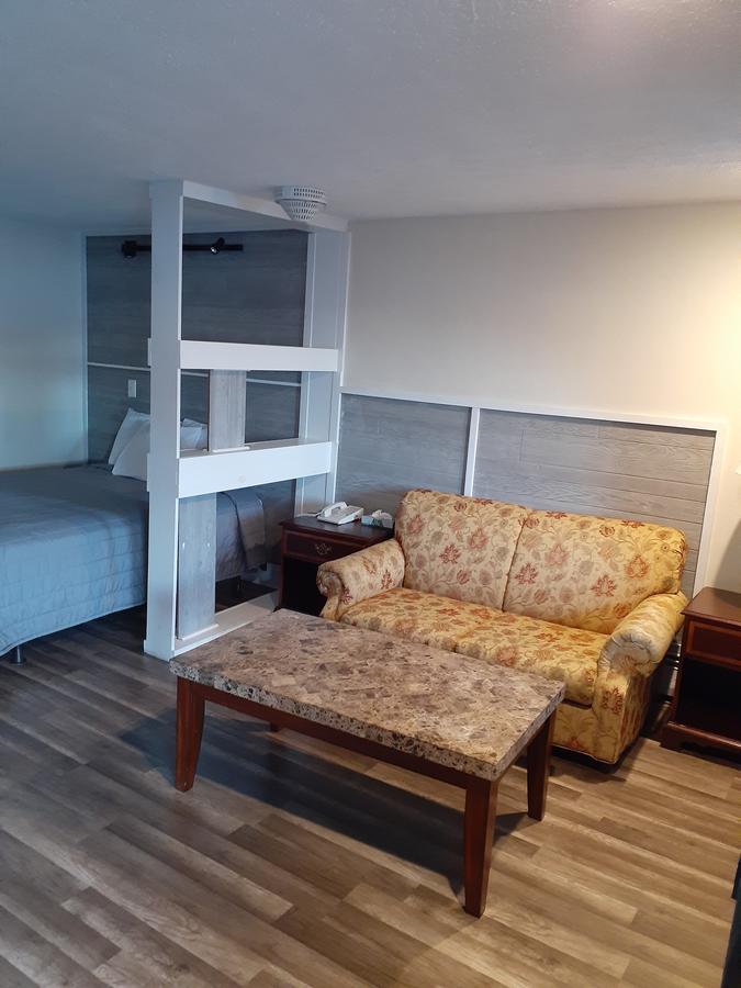 Town Line Inn - thumb 4