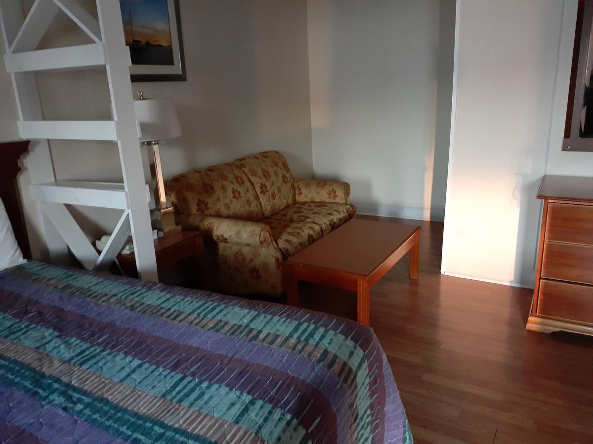 Town Line Inn - thumb 1