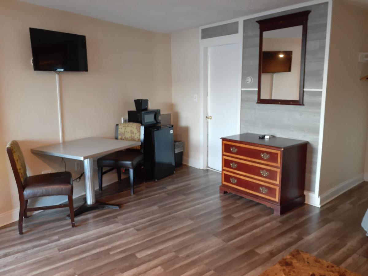 Town Line Inn - thumb 2