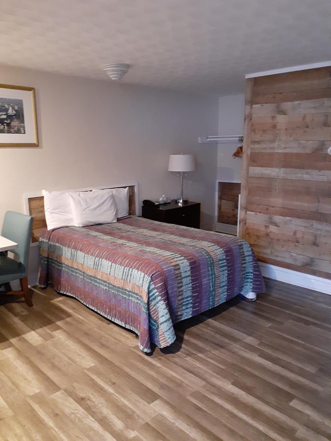 Town Line Inn - thumb 11