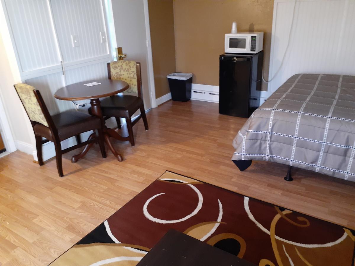 Town Line Inn - thumb 35