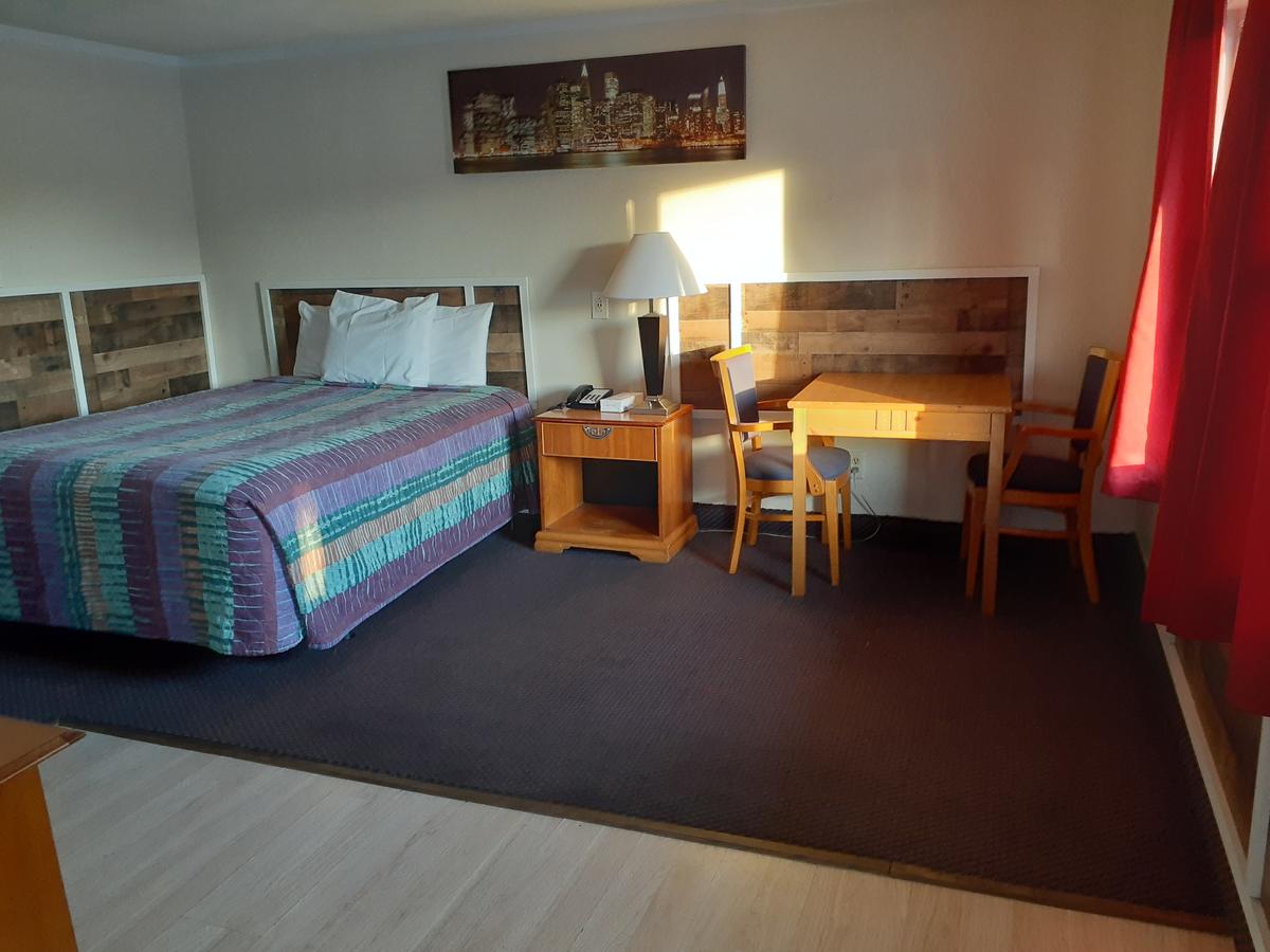 Town Line Inn - thumb 23