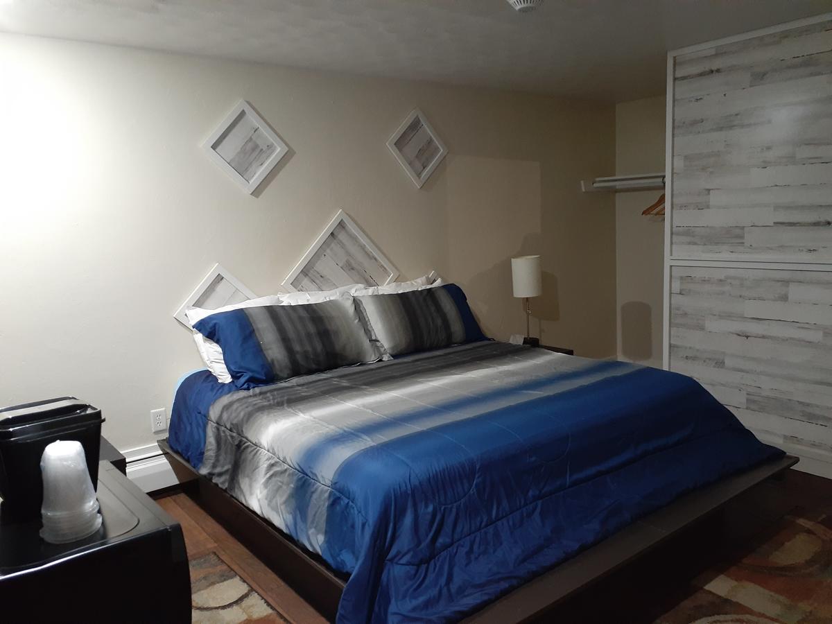 Town Line Inn - thumb 16