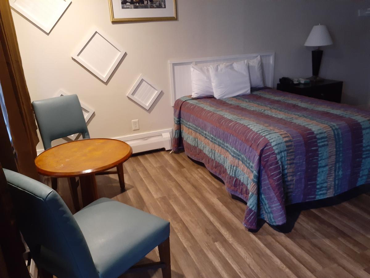 Town Line Inn - thumb 14