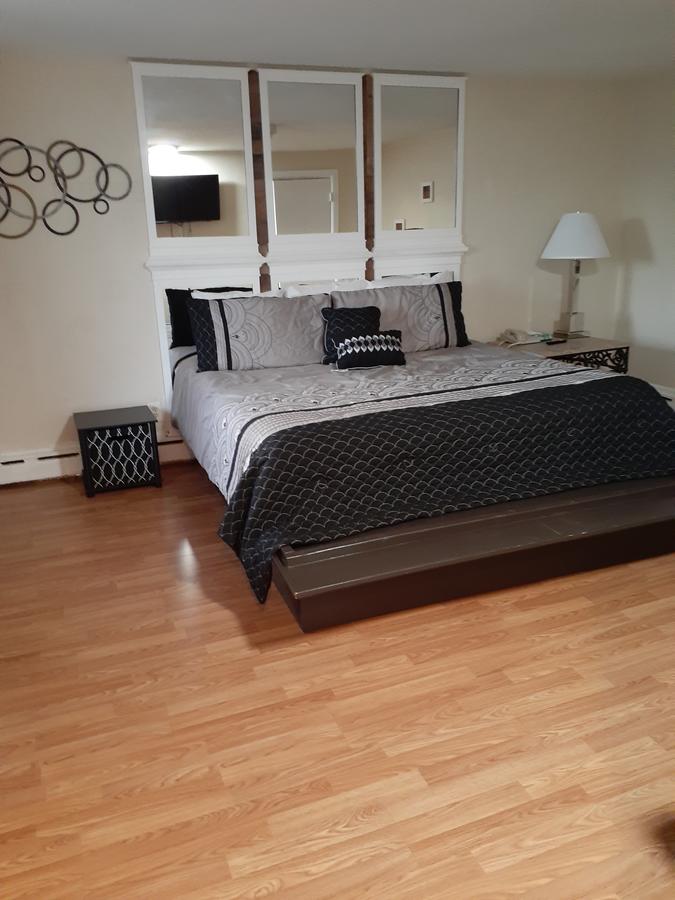 Town Line Inn - thumb 18