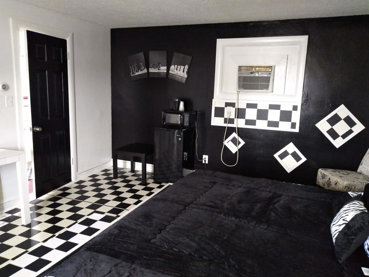 Town Line Inn - thumb 39