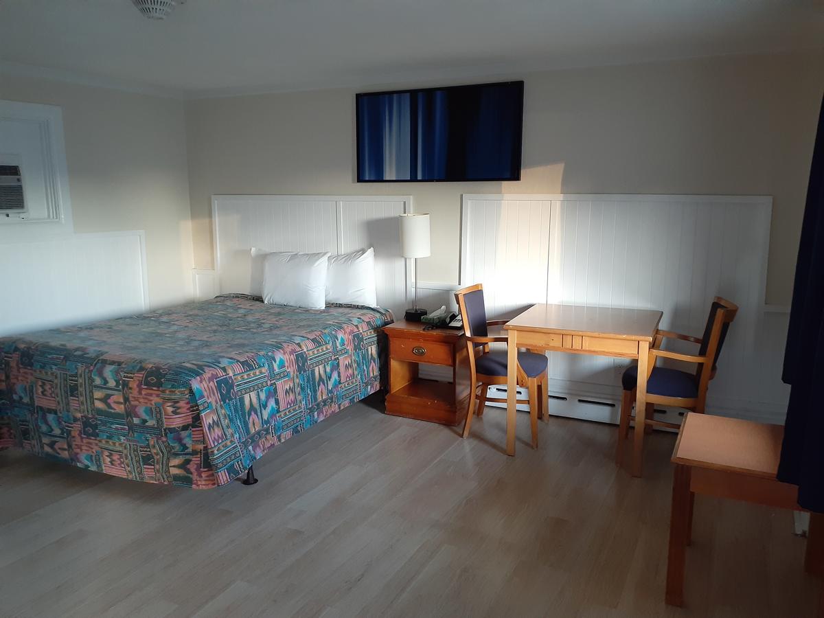 Town Line Inn - thumb 7