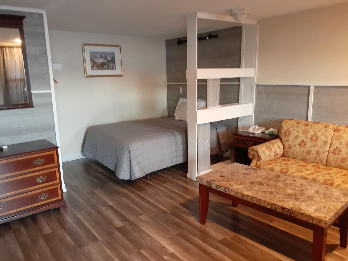 Town Line Inn - thumb 3