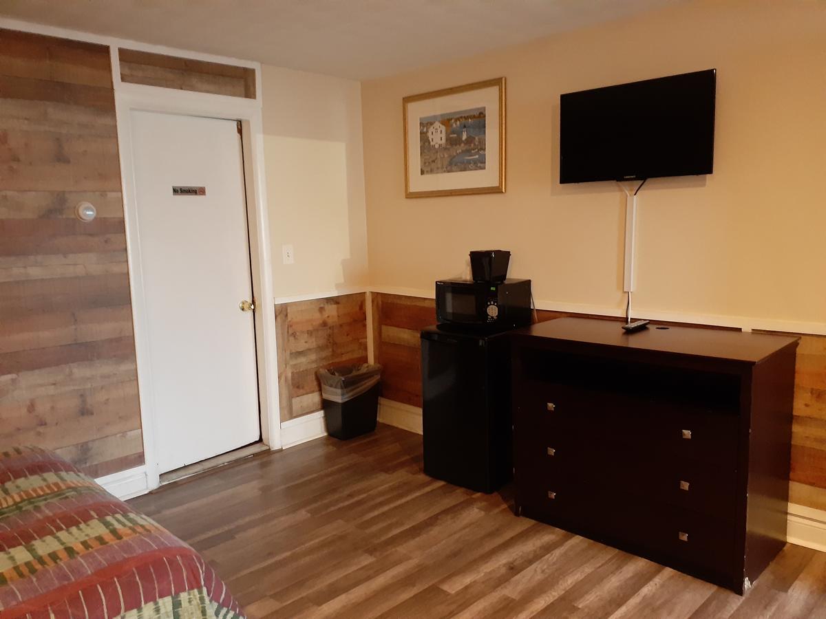 Town Line Inn - thumb 10