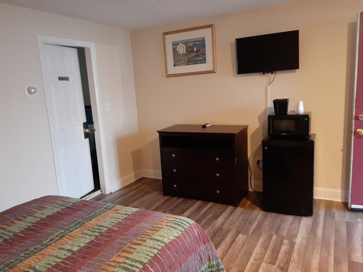 Town Line Inn - thumb 13