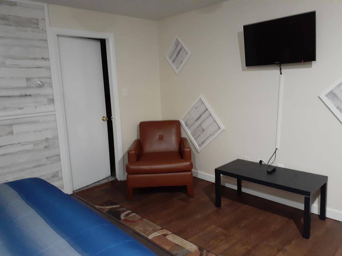 Town Line Inn - thumb 15