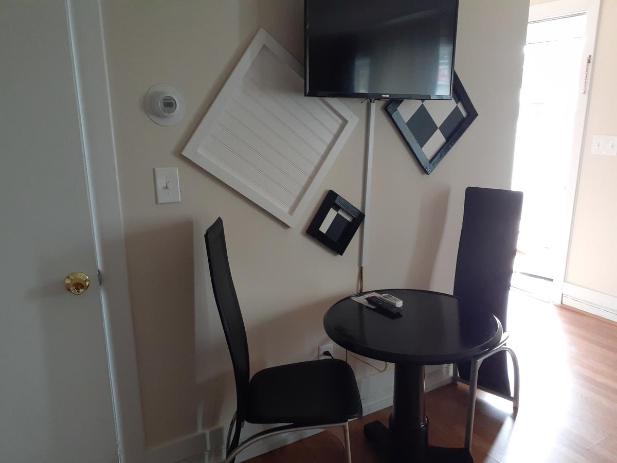 Town Line Inn - thumb 28