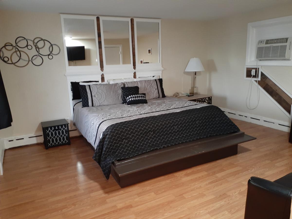 Town Line Inn - thumb 20