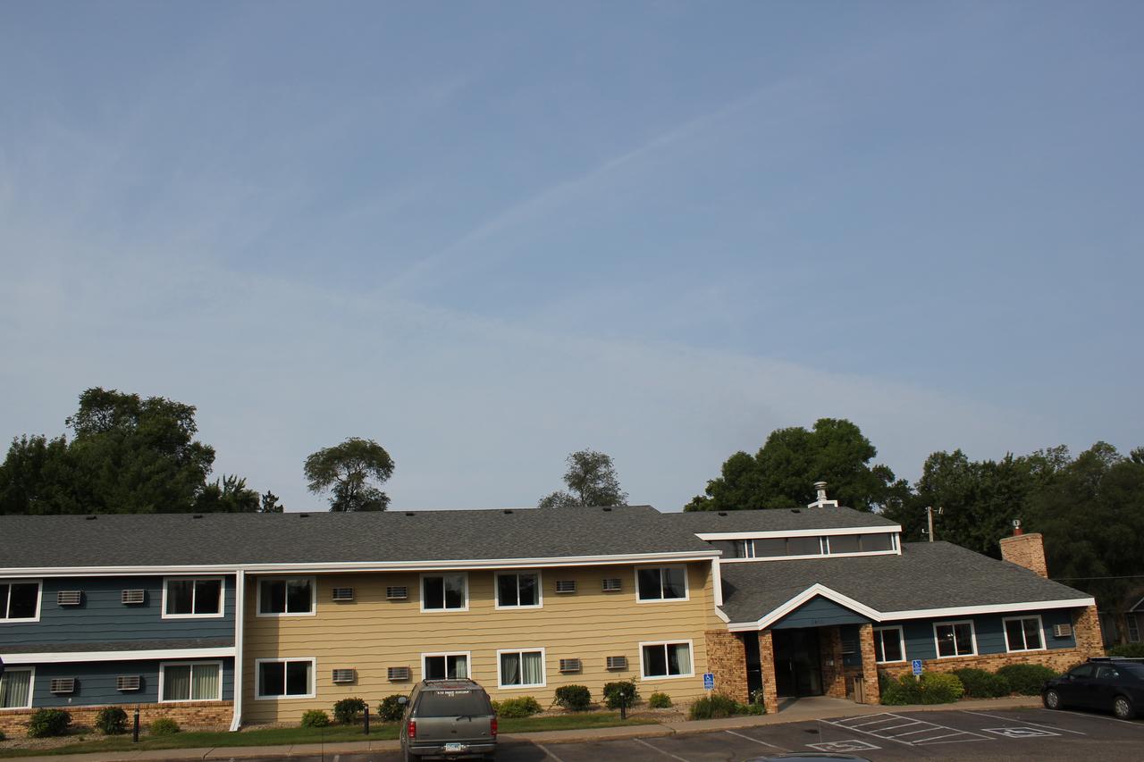 Nichols Inn & Suites - thumb 7