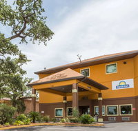 Days Inn by Wyndham Biloxi Beach - Accommodation Denver