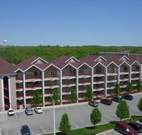 Surreys' Grand Crowne Resort - Accommodation Denver