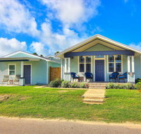 Walk to Beach From Outstanding Classic Residence - Accommodation Denver