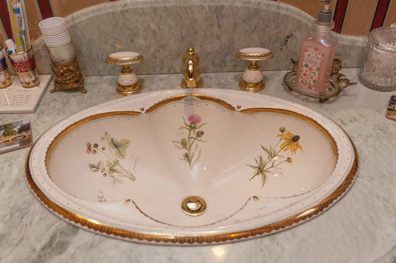 South Broadway Manor - thumb 15