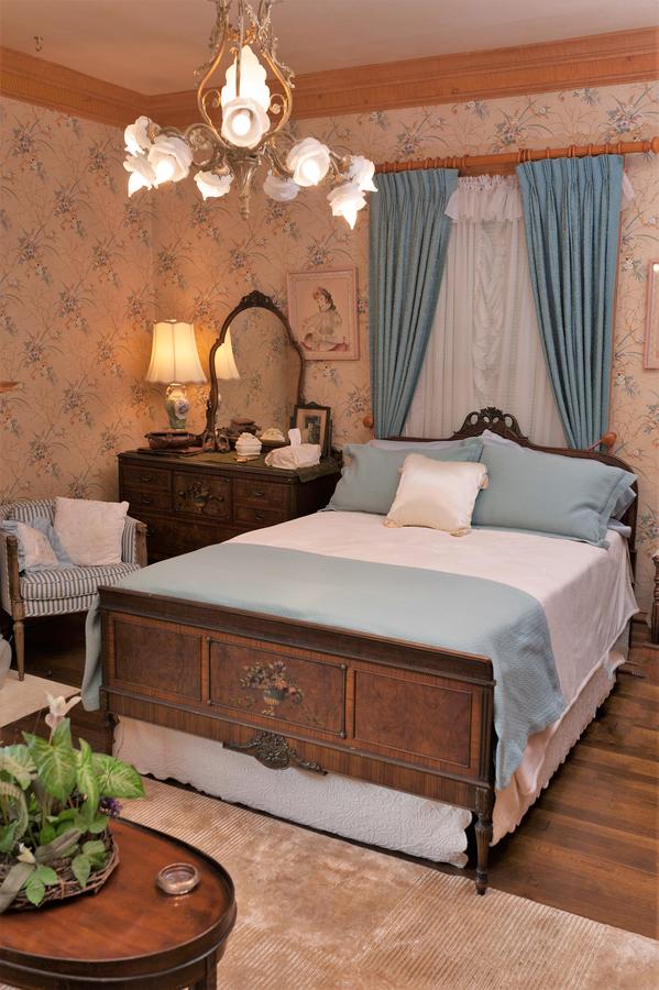 South Broadway Manor - thumb 7