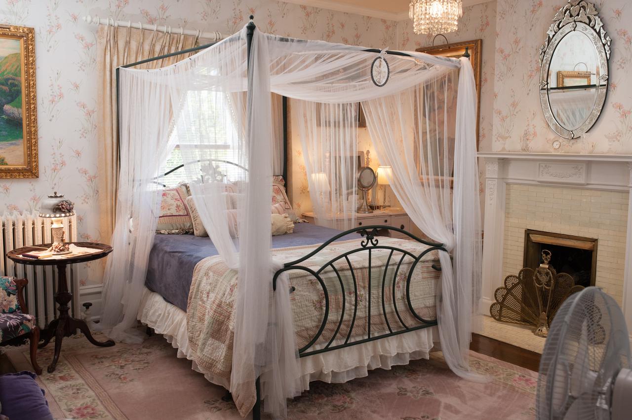 South Broadway Manor - thumb 8