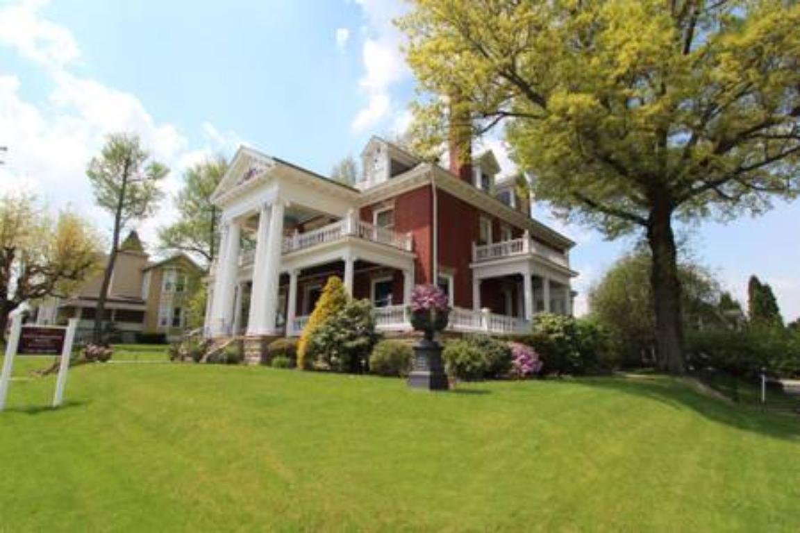 South Broadway Manor - thumb 2