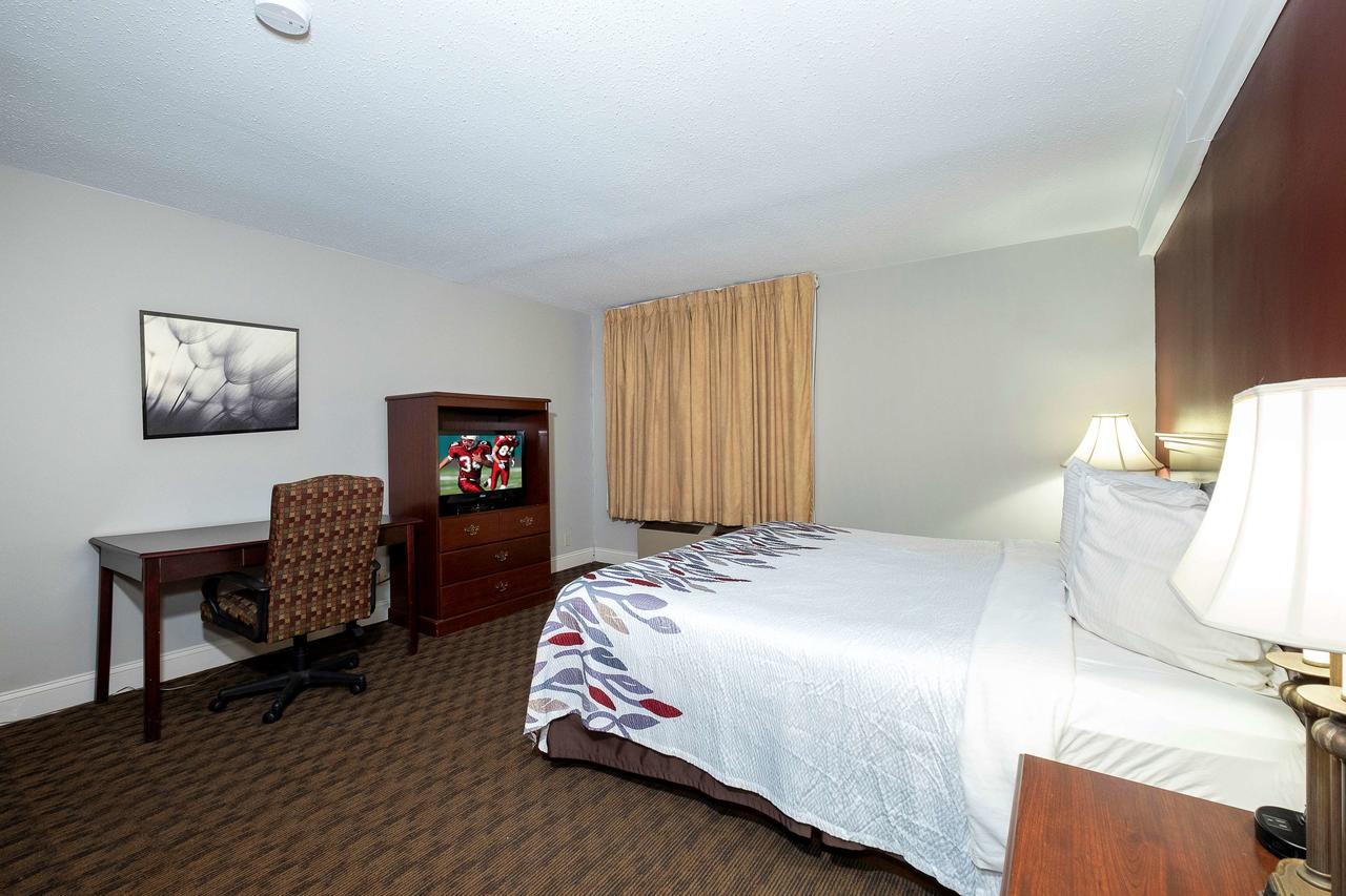 Red Roof Inn & Suites Hazleton - thumb 36