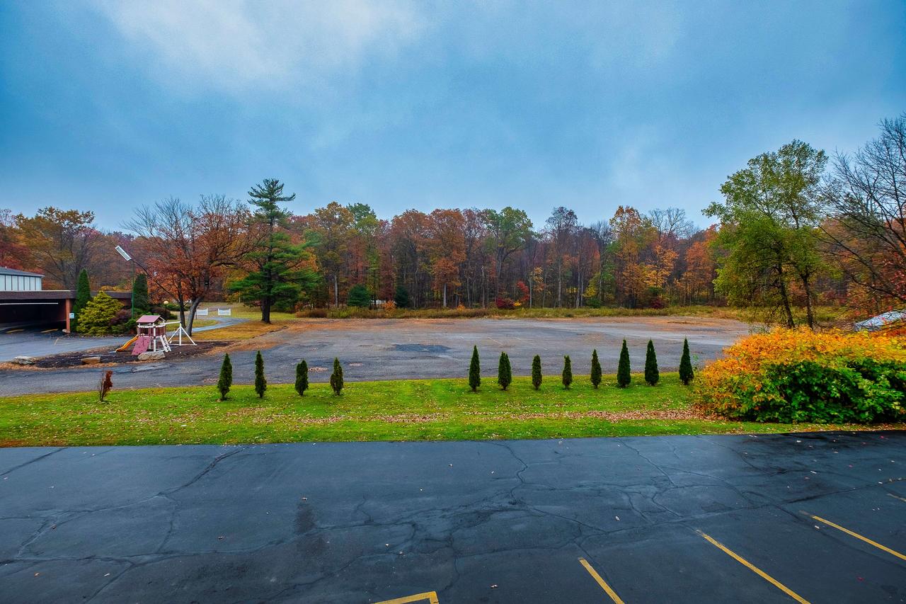 Red Roof Inn & Suites Hazleton - thumb 21