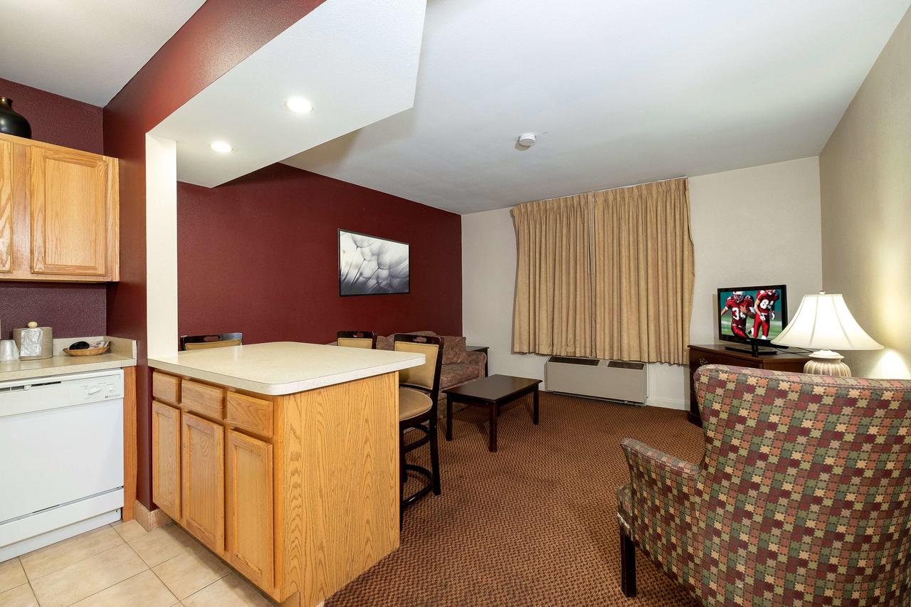 Red Roof Inn & Suites Hazleton - thumb 31