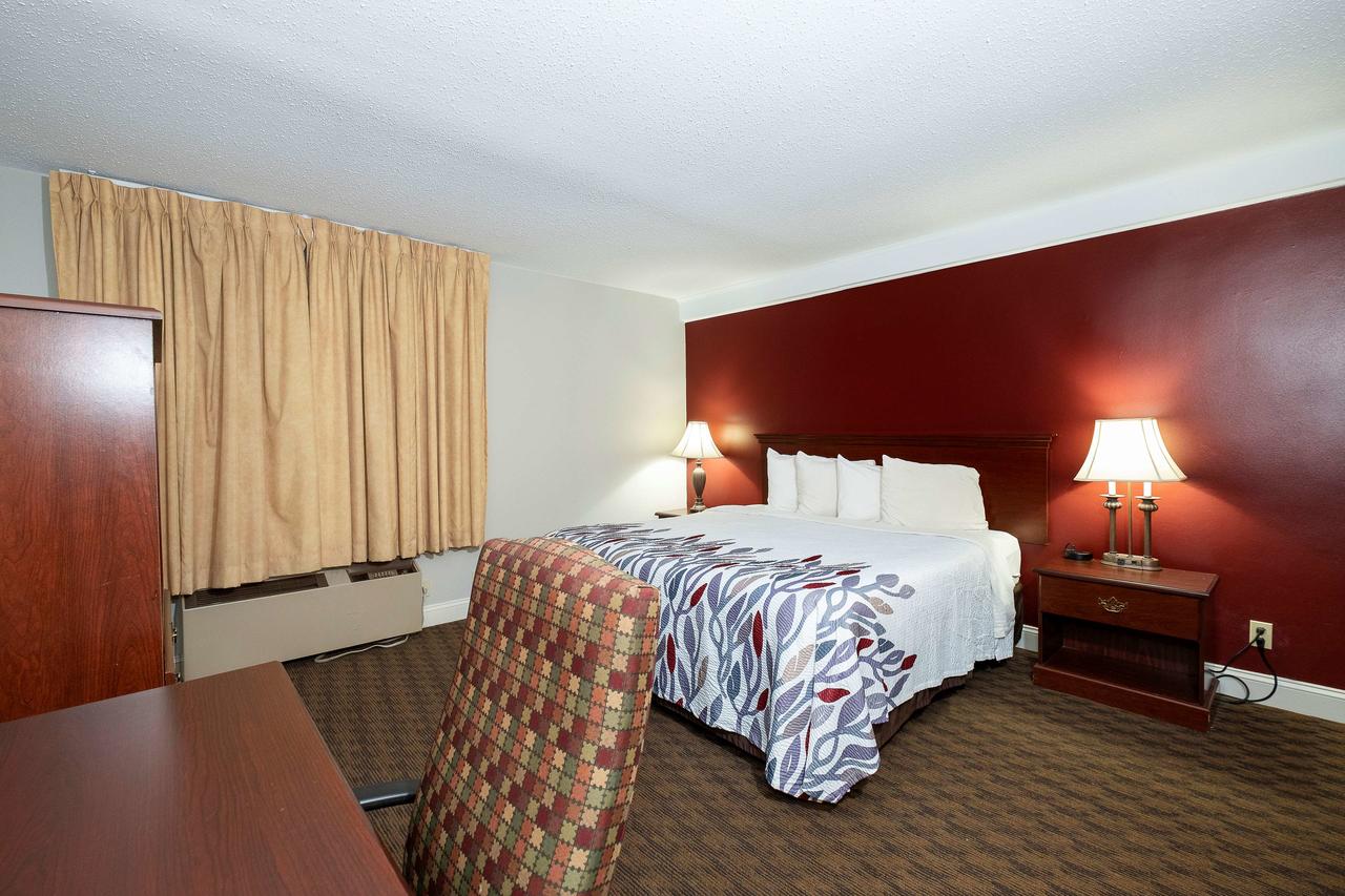 Red Roof Inn & Suites Hazleton - thumb 23