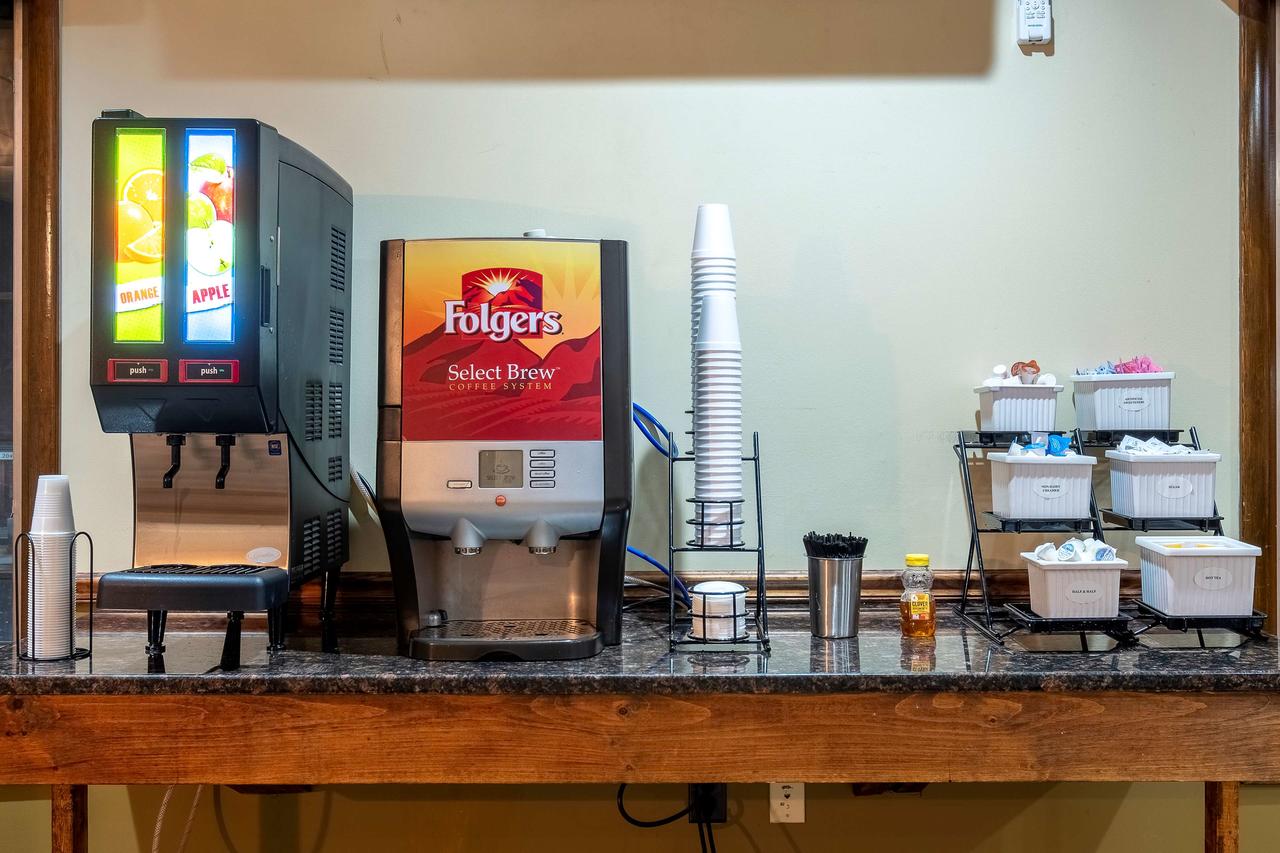 Red Roof Inn & Suites Hazleton - thumb 18