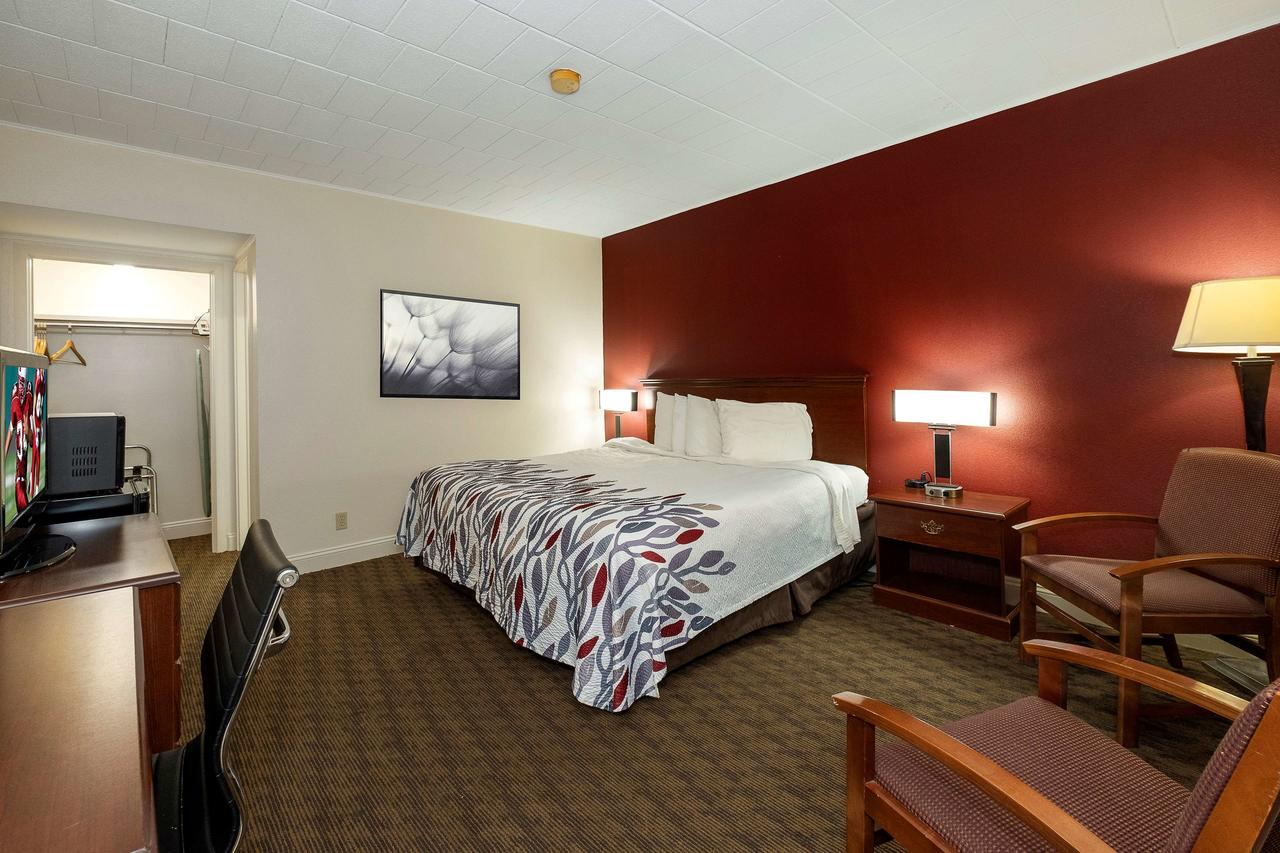 Red Roof Inn & Suites Hazleton - thumb 6
