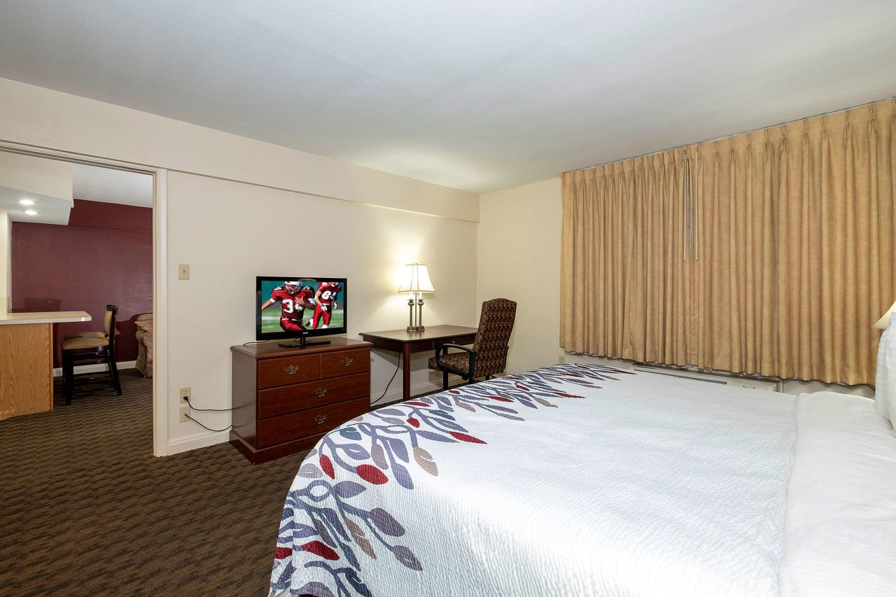 Red Roof Inn & Suites Hazleton - thumb 14