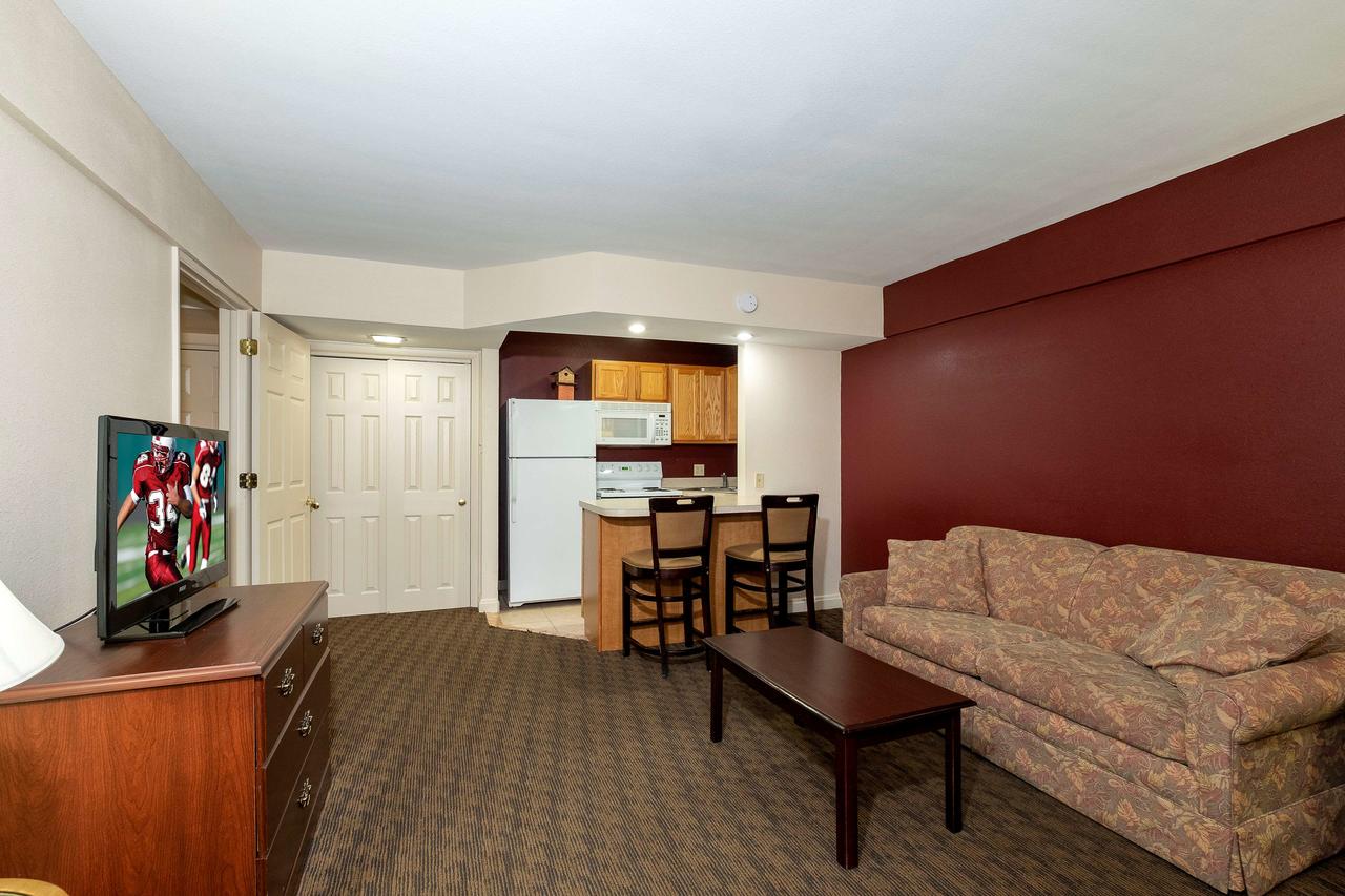 Red Roof Inn & Suites Hazleton - thumb 8