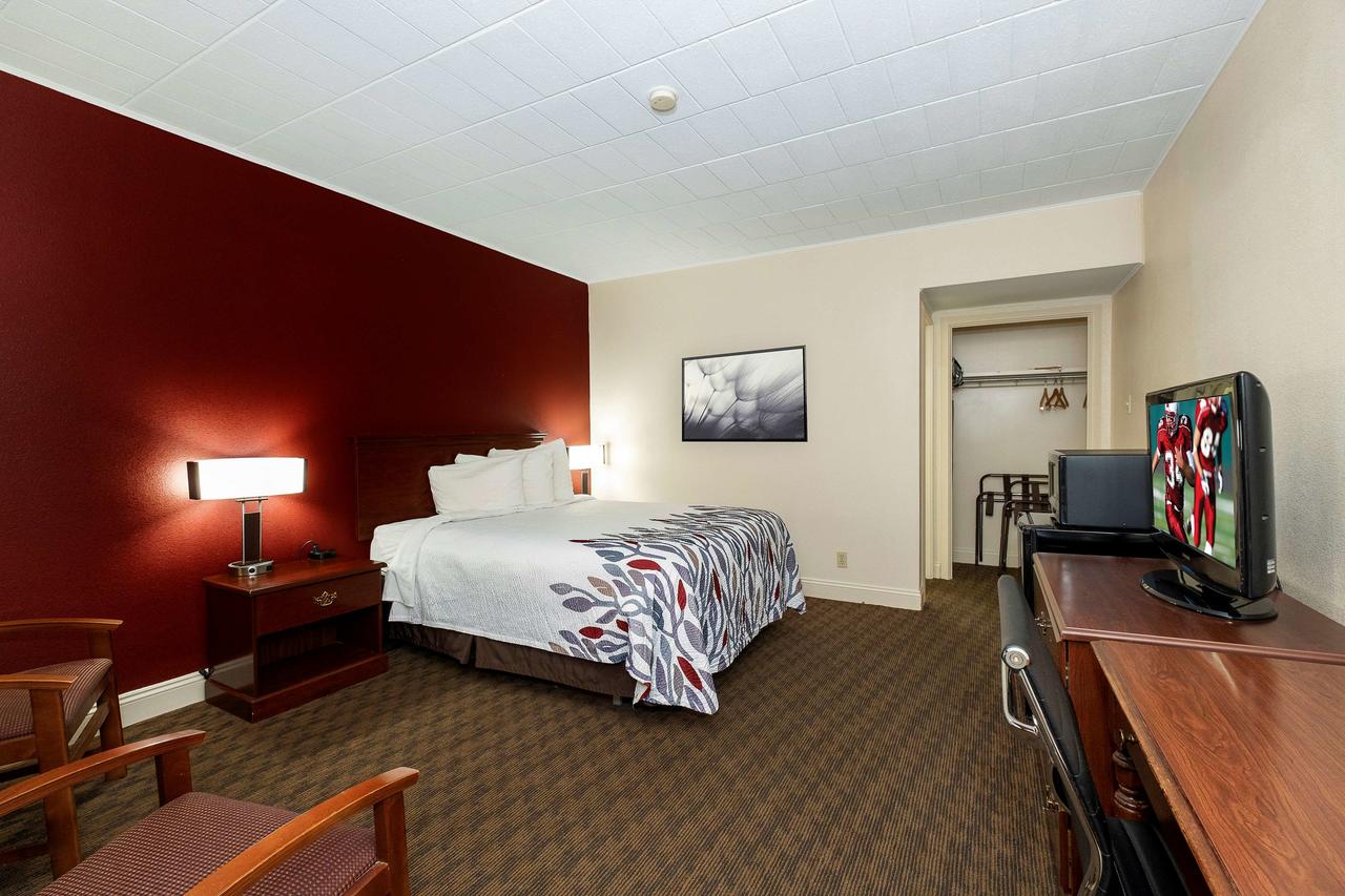 Red Roof Inn & Suites Hazleton - thumb 28