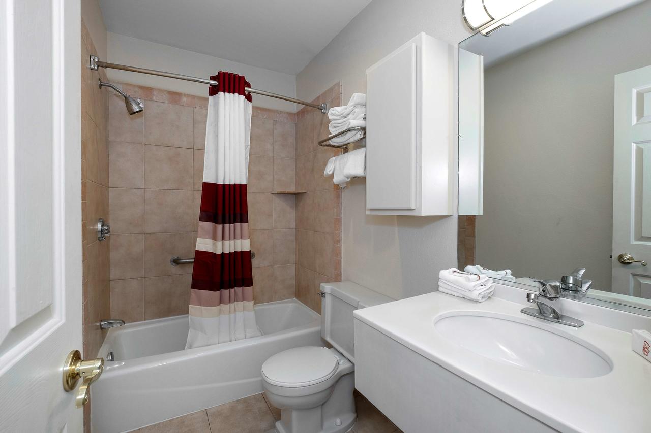 Red Roof Inn & Suites Hazleton - thumb 30