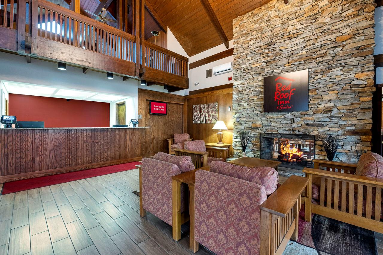 Red Roof Inn & Suites Hazleton - thumb 11