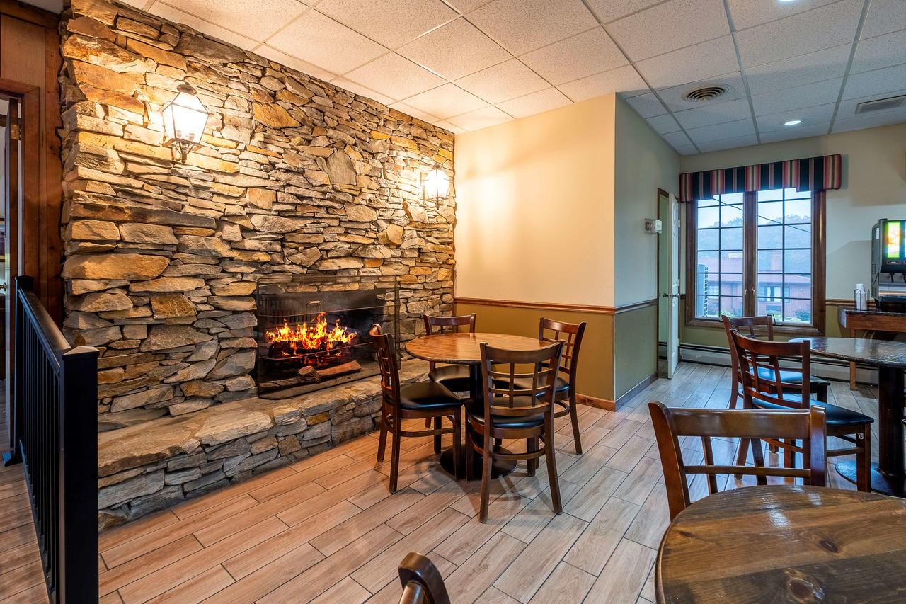 Red Roof Inn & Suites Hazleton - thumb 4