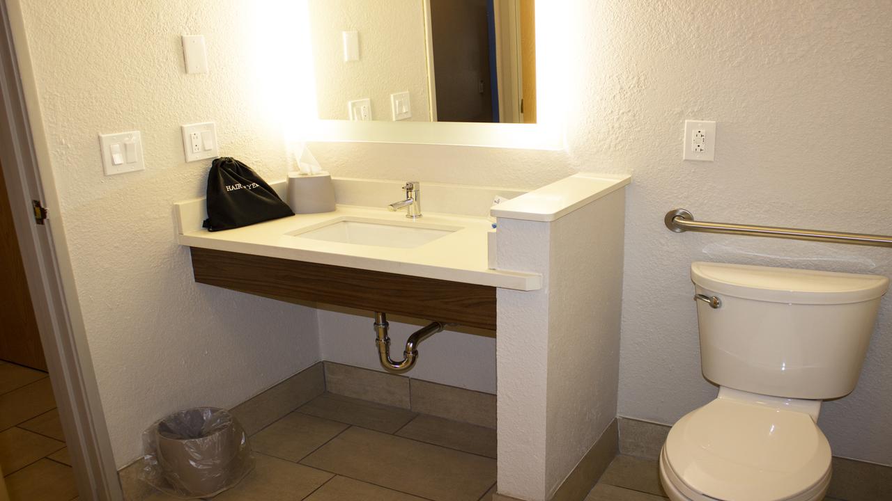 Holiday Inn Express Winfield - thumb 12