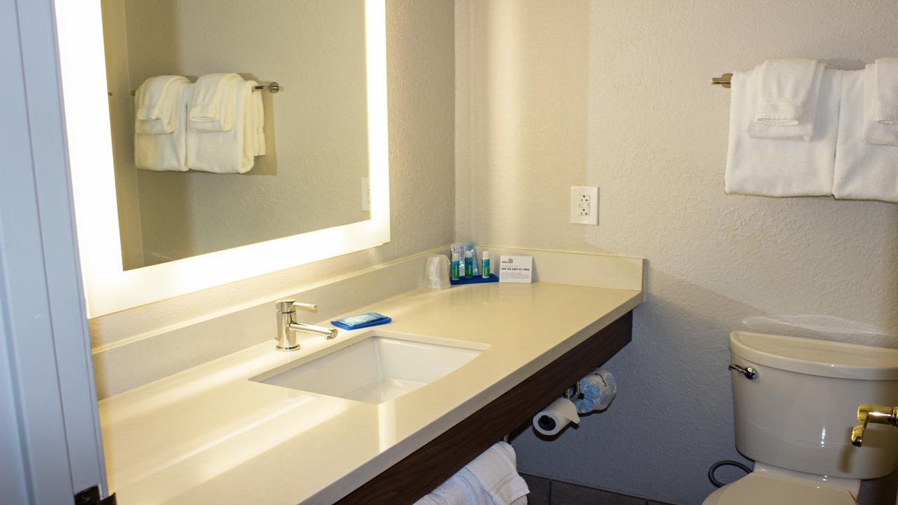 Holiday Inn Express Winfield - thumb 14