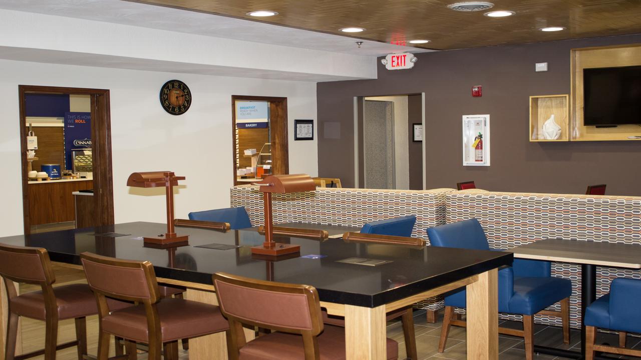 Holiday Inn Express Winfield - thumb 6