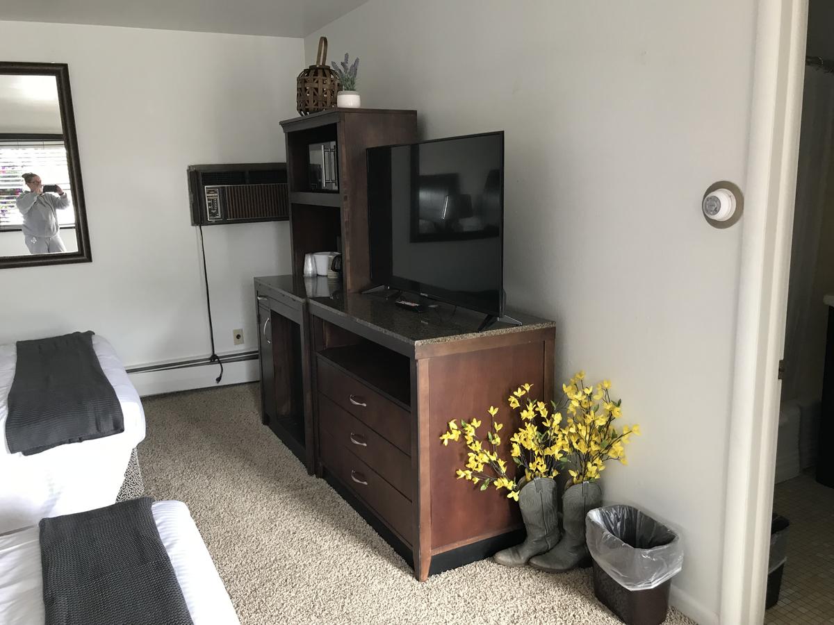 Country West Motel Of Rock Springs - thumb 3