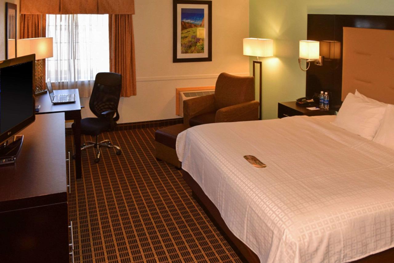 Clarion Hotel Rock Springs - thumb 16