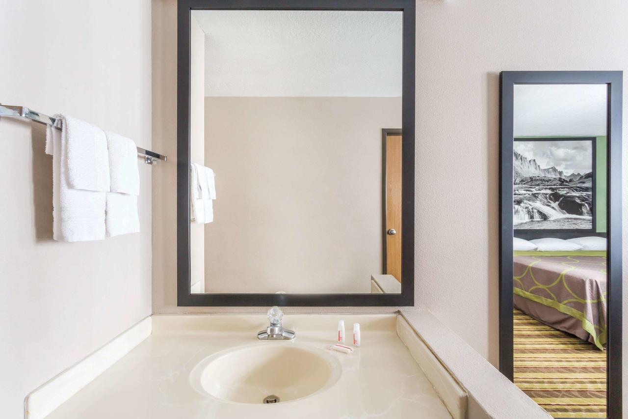 Super 8 By Wyndham Rock Springs - thumb 14