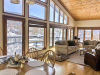 1013 - Stunning Single Family Mountain Retreat and Dog friendly Accommodation Denver