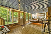 'Fox Hollow' Beautiful Black Mountain Apartment Accommodation Denver
